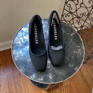 Black pumps NEVER WORN